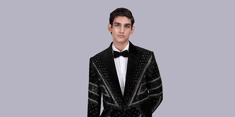 How to Accessorize a Designer Suit For Men Without Overdoing It