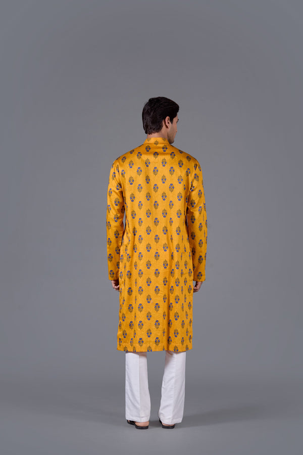 Sunehri Afsana Kurta