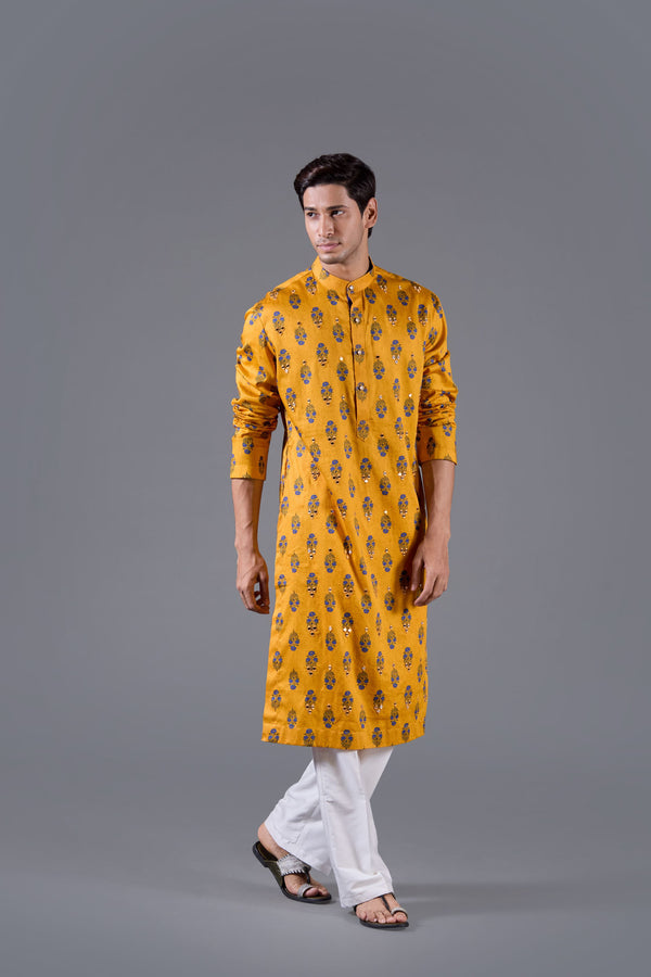 Sunehri Afsana Kurta