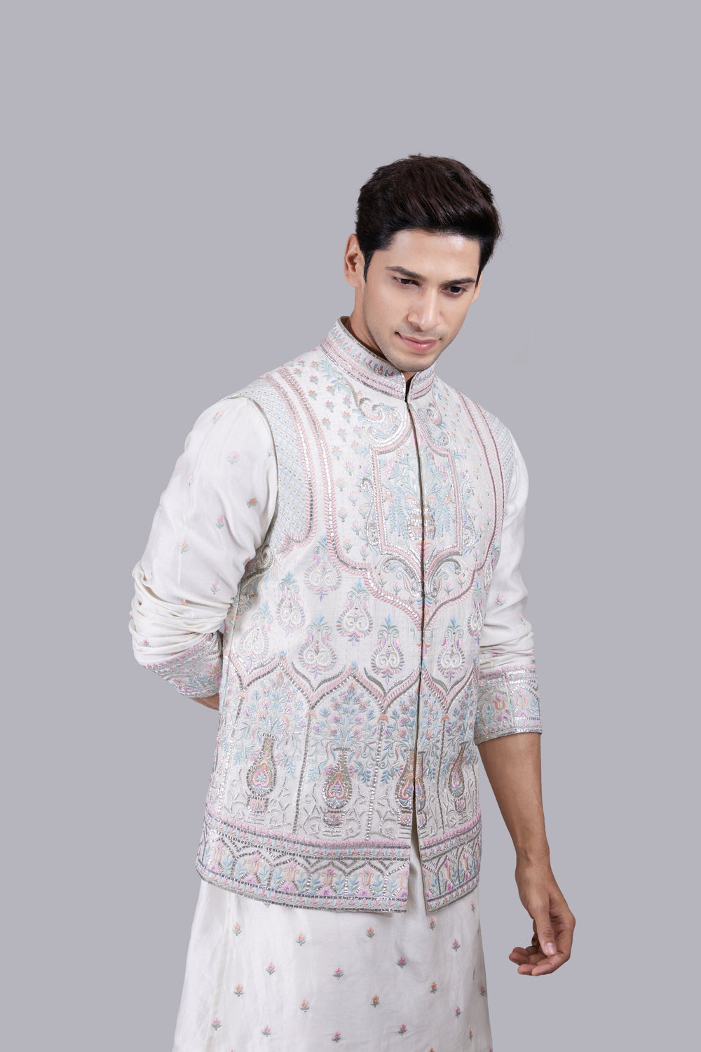 IVORY MATKA SILK EMBROIDERY WORK BUNDI SET