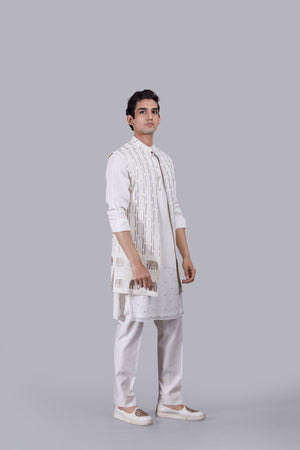OFF WHITE GEORGETTE THREAD WORK BUNDI SET