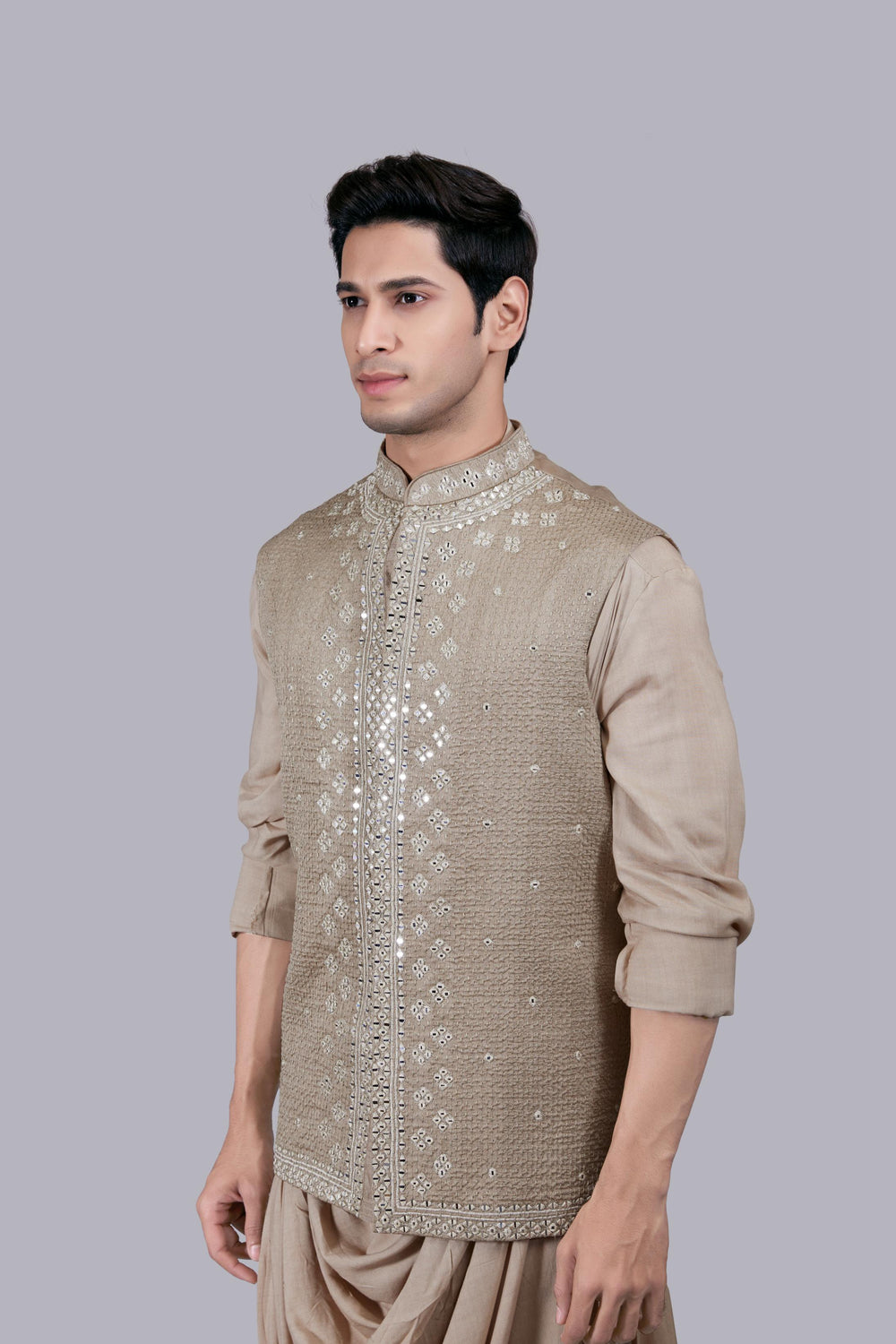 CREAM BHAGALPURI SILK THREAD WORK BUNDI SET